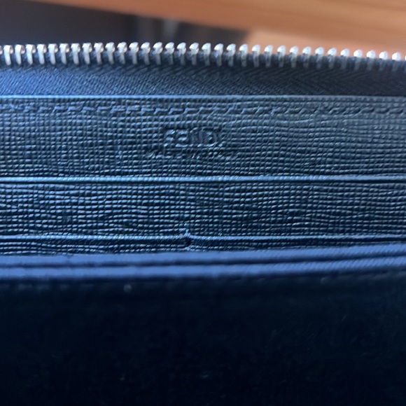 FENDI - Picture 4 of 6